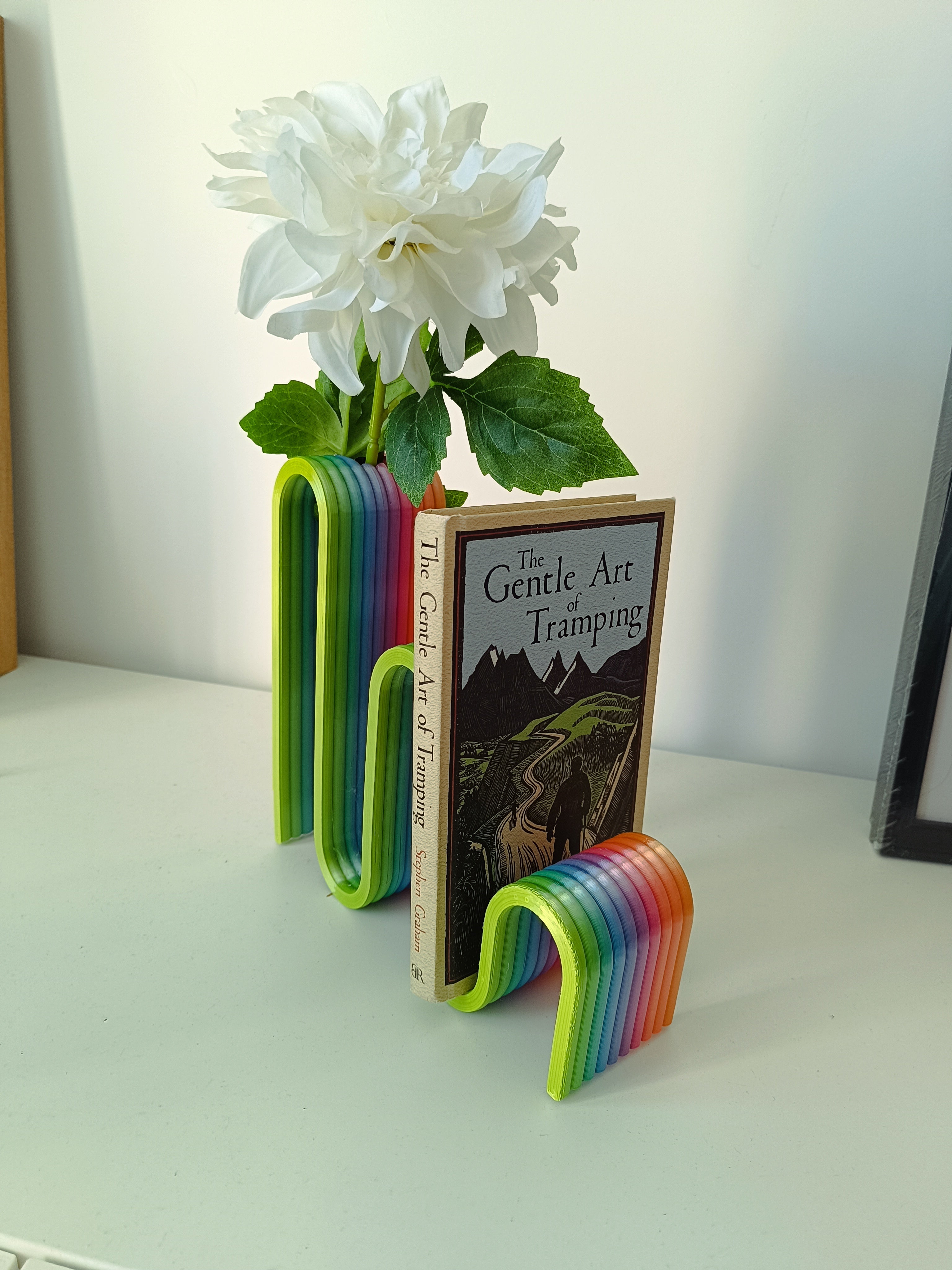 Suport de carti Wave